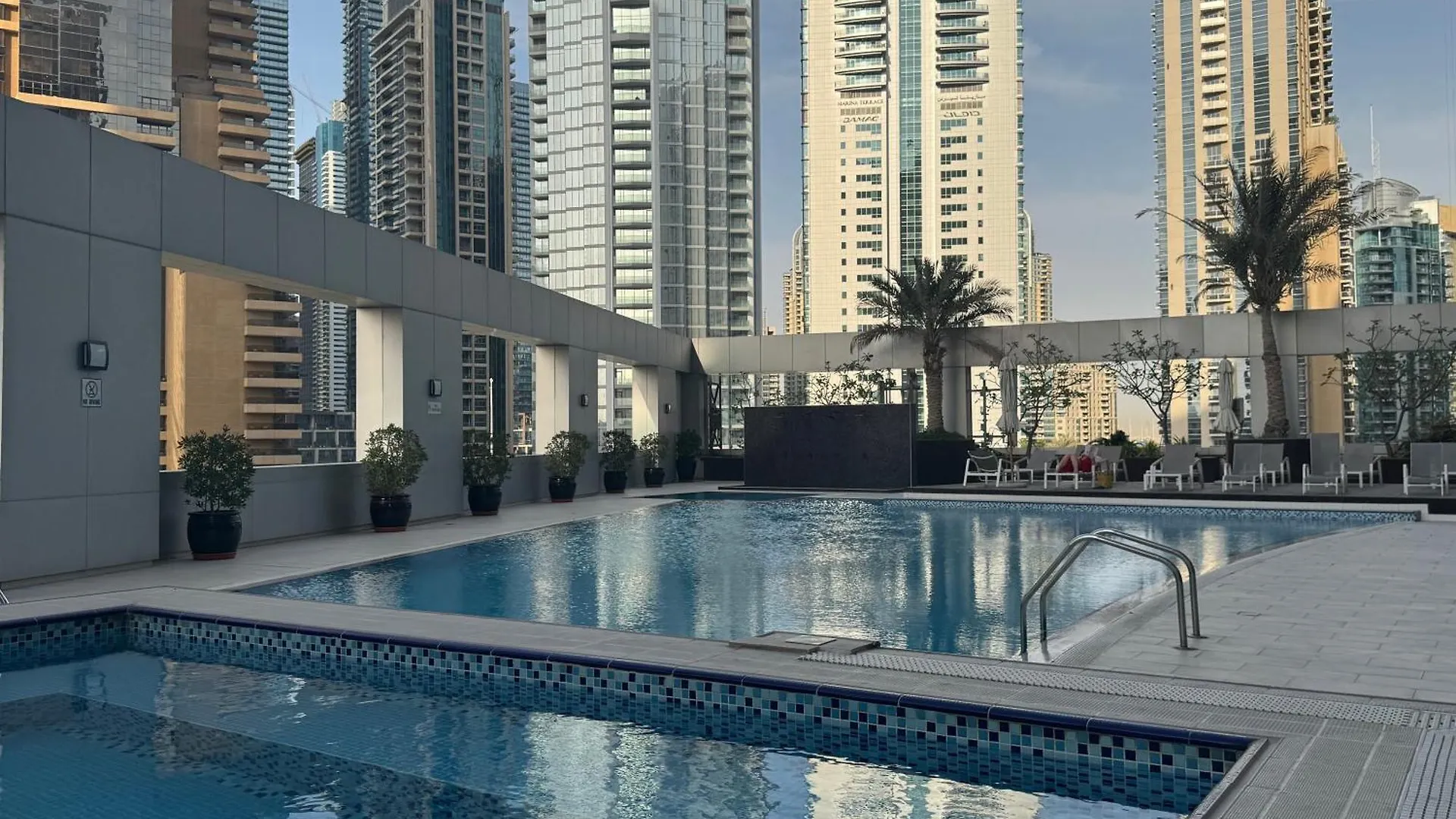 Beautiful And Modern 1Br Apartment In Dubai Marina With Sea View location