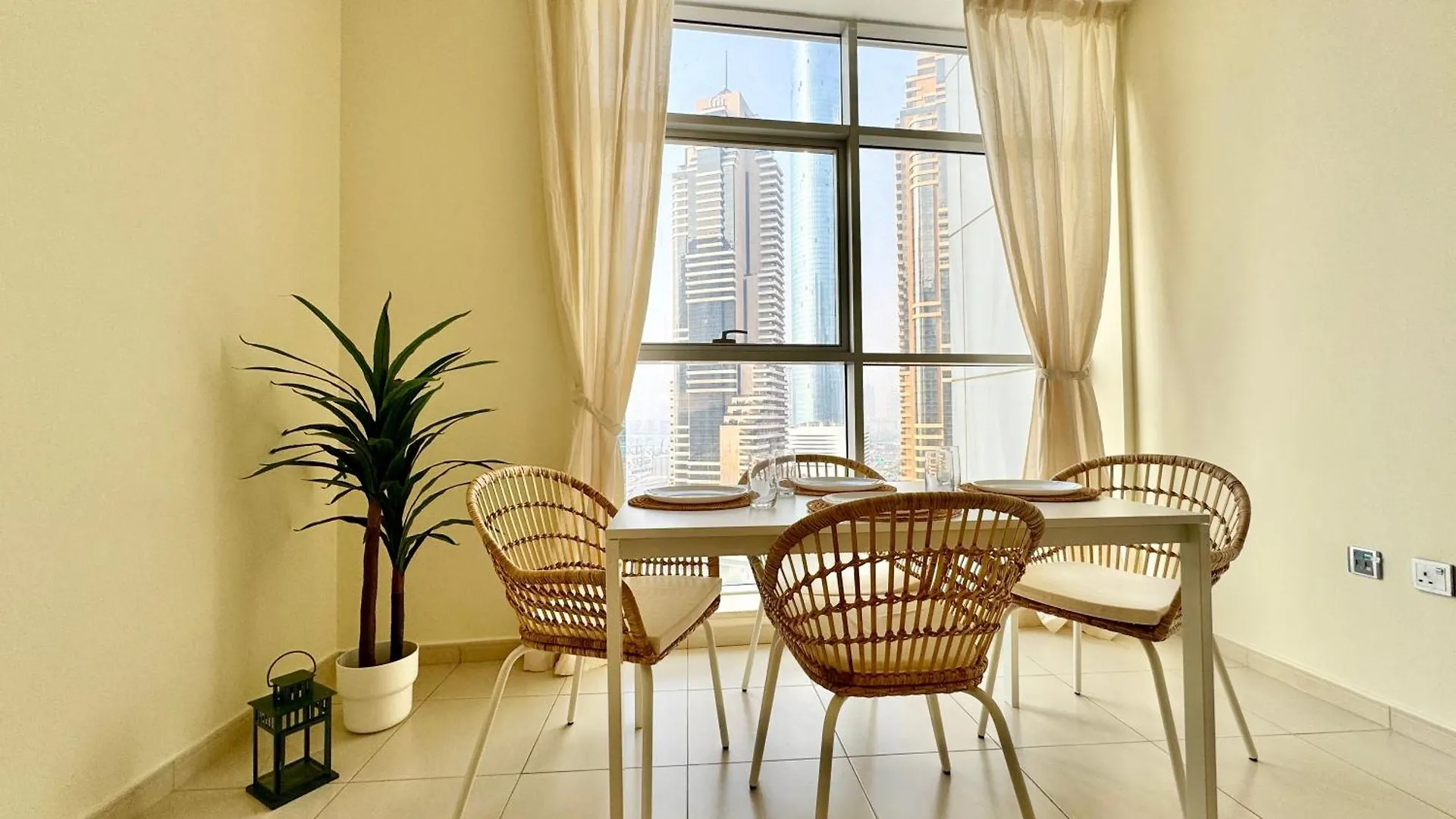 Beautiful And Modern 1Br Apartment In Dubai Marina With Sea View
