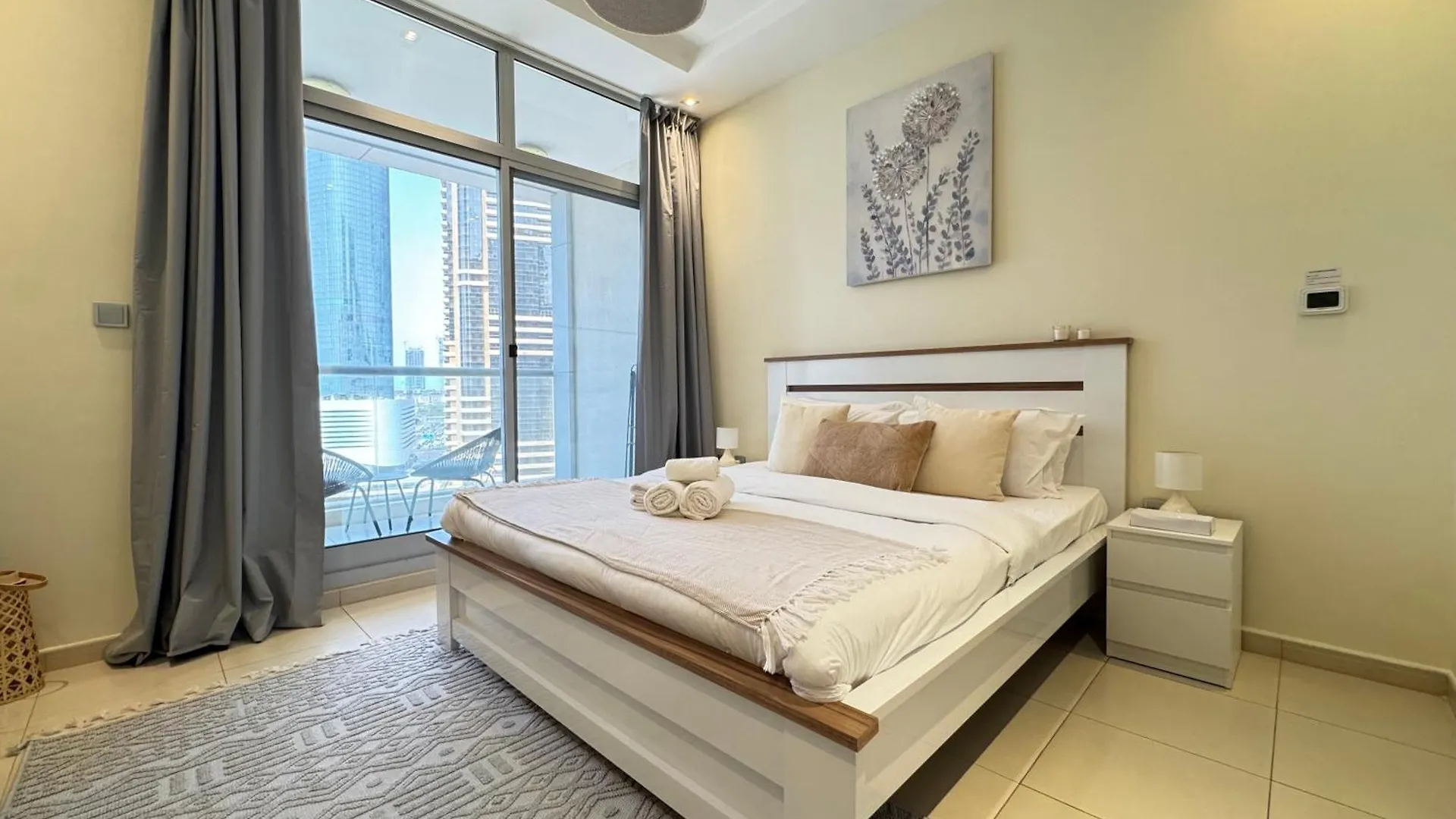 Beautiful And Modern 1Br Apartment In Dubai Marina With Sea View