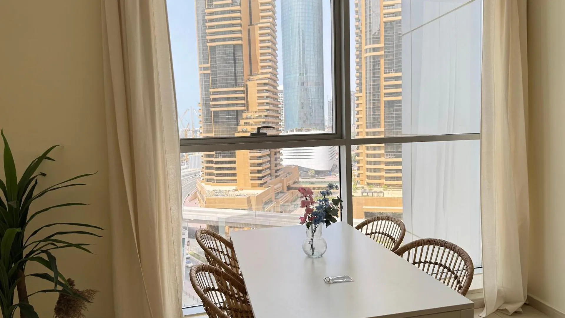 Beautiful And Modern 1Br Apartment In Dubai Marina With Sea View